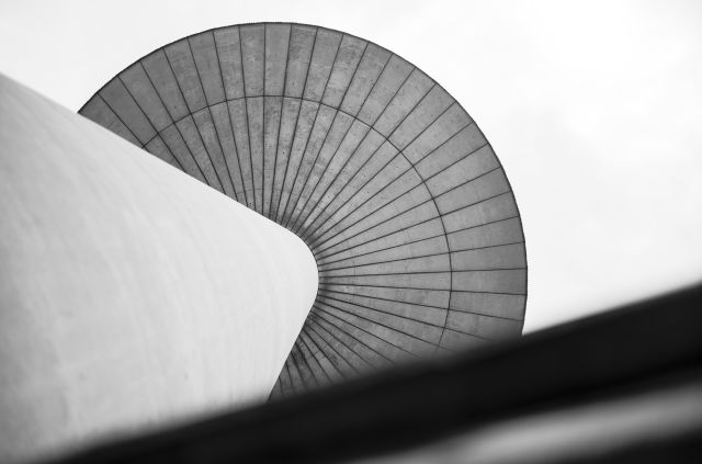 Blick von unten auf den Wasserturm im ehemaligen Gaswerk Mariendorf
