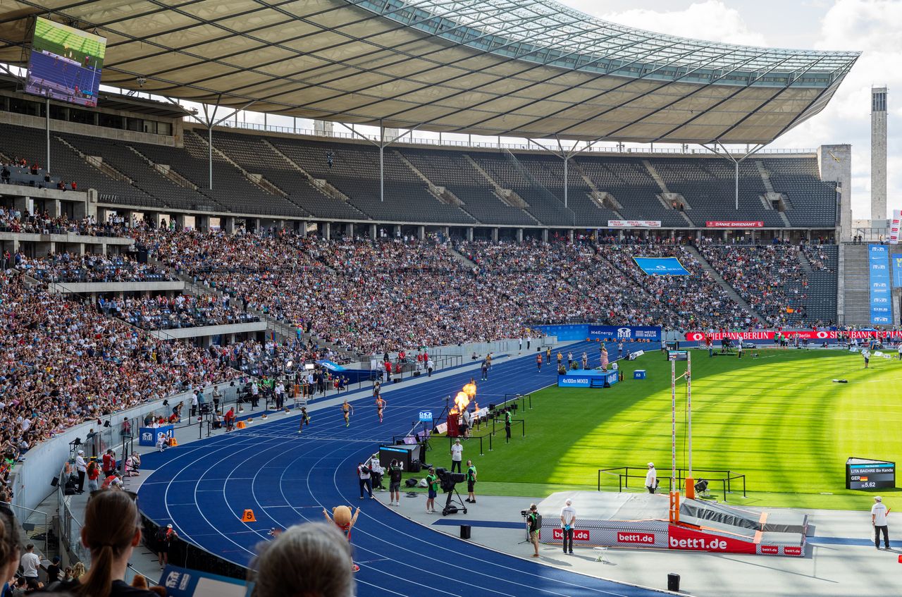 Blick auf den Finaleinlauf der Mixed Staffel bei der ISTAF 2026