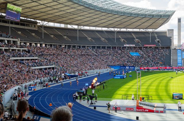 Blick auf den Finaleinlauf der Mixed Staffel bei der ISTAF 2026